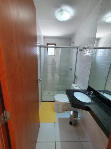 Koupelna v ubytování Apartamentos 250m da Orla -Edifício Nugali- Castelo B Temporada