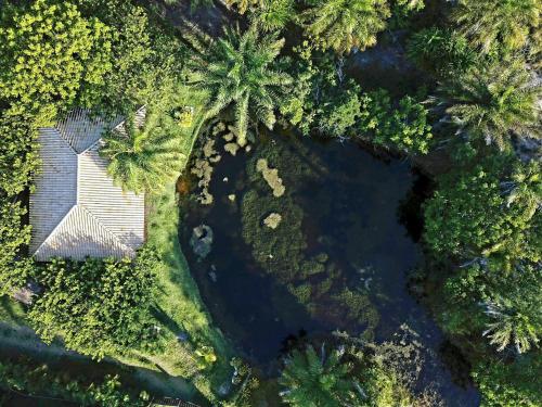 an overhead view of a house and a river at Woodstock Bungalow - Barra Grande - condo frente praia in Barra Grande