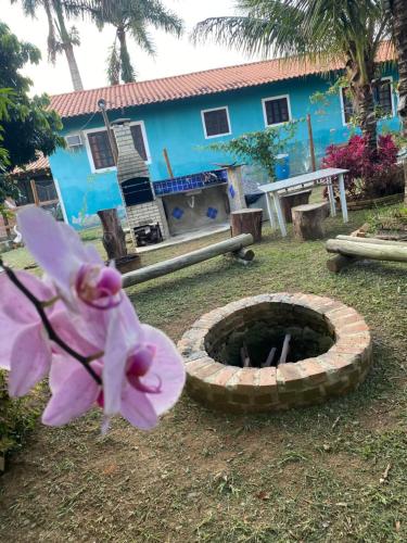 Taman di luar Recanto das Orquideas