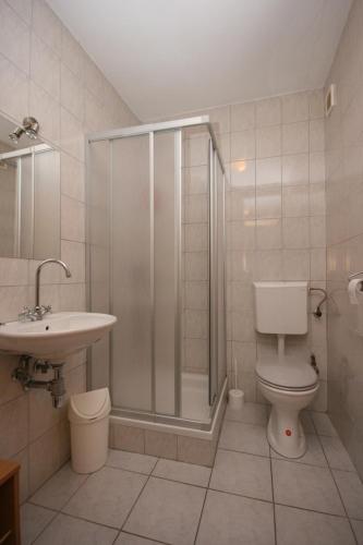 Koupelna v ubytování Apartment Mandre 6405b