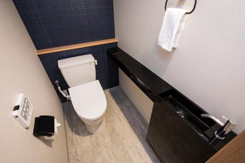 a small bathroom with a toilet and a sink at Rinn Niomon in Kyoto