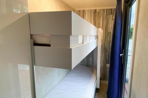 Krevet ili kreveti na sprat u jedinici u okviru objekta Tiny Modern Houses for 5 persons in Dziwnow with parking space