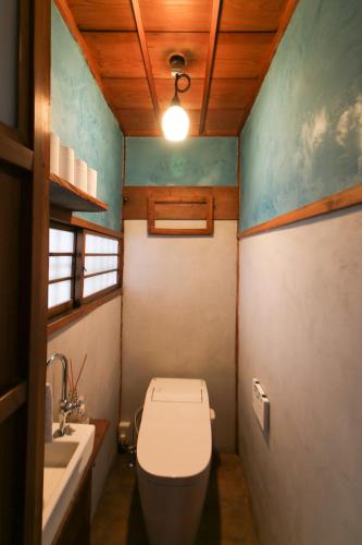 Bilik mandi di TOKYO LITTLE HOUSE