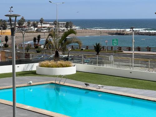 Bazén v ubytování Departamento frente al mar en Arica nebo v jeho okolí