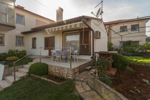 Apartments with a parking space Umag - 6992