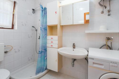 Kúpeľňa v ubytovaní Apartment Umag 6992a