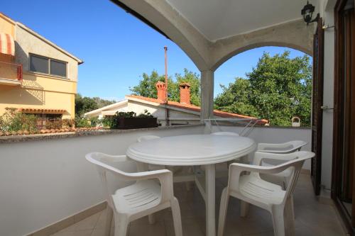 Apartments with parking space Porec - 7042