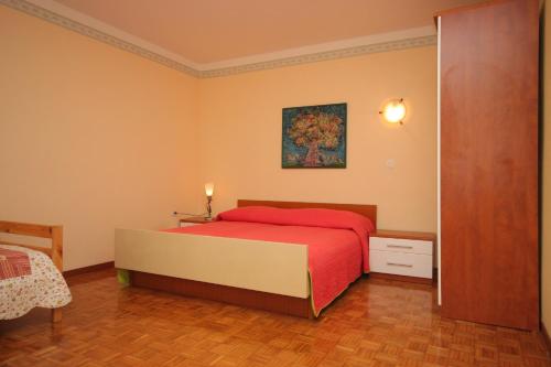 Posteľ alebo postele v izbe v ubytovaní Apartments with a parking space Umag - 7060