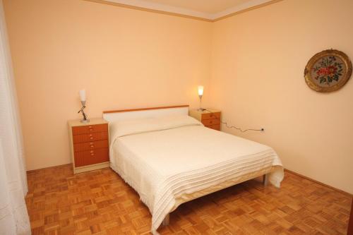 Apartments with a parking space Umag - 7060