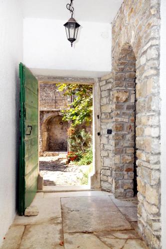an entrance to a building with a green door at Apartments with WiFi Groznjan, Central Istria - Sredisnja Istra - 7038 in Grožnjan