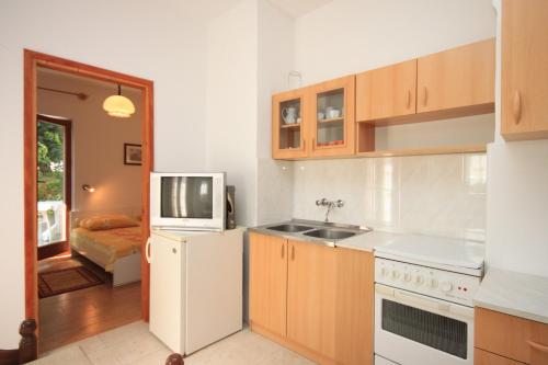 Apartments with parking space Porec - 7023