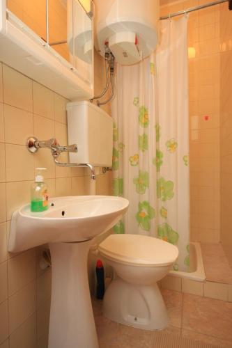 Apartments with parking space Porec - 7023