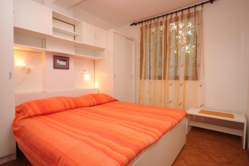 Apartments with parking space Porec - 7024