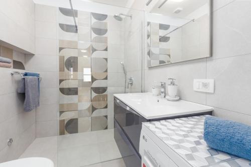 Apartments with parking space Porec - 7012