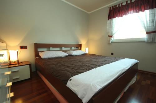 Apartments with a parking space Pula - 7034