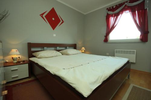 Apartments with a parking space Pula - 7034
