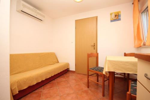 Apartments with parking space Umag - 7039