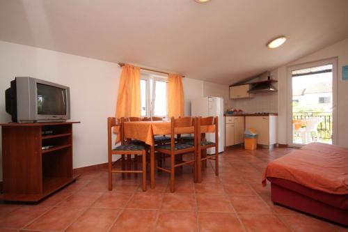 Apartments with parking space Umag - 7039