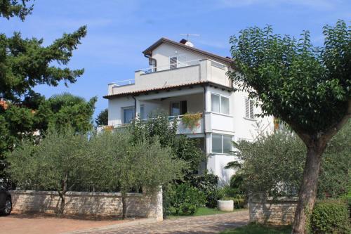 Apartments with a parking space Umag - 7043