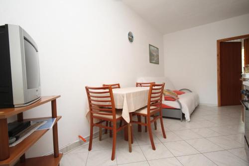 Apartments with a parking space Umag - 7043