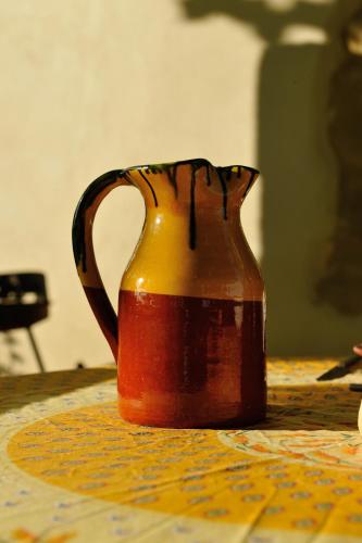 a jug sitting on top of a table at Gîtes Domaine des Machottes in Grans