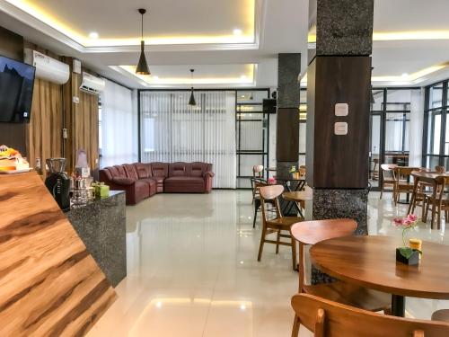 Χώρος καθιστικού στο RedDoorz @ Gerson Hotel Abepura