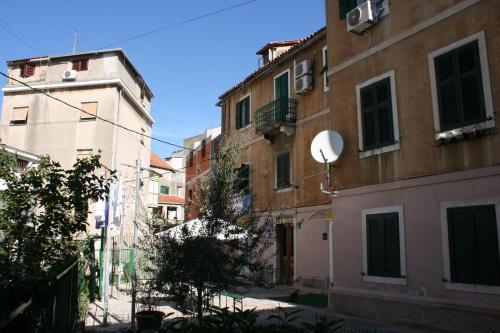 Rooms by the sea Split - 6973 – Photos 2