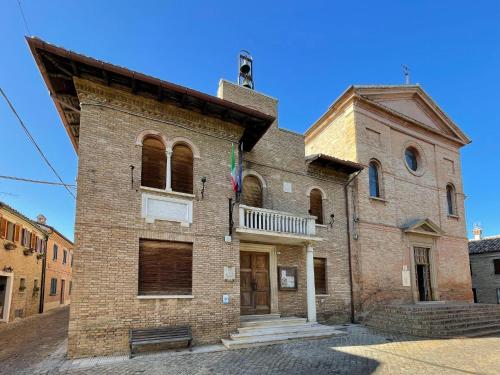 Pleasant holiday home in Colli Al Metauro with bubble bath