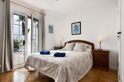 A bed or beds in a room at Puerto Chico B