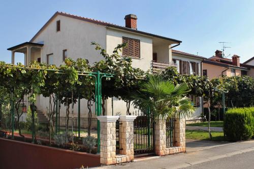 Apartments with parking space Umag - 7109
