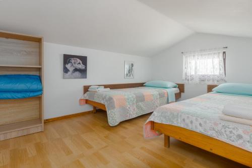 Posteľ alebo postele v izbe v ubytovaní Apartments with a parking space Porec - 7154
