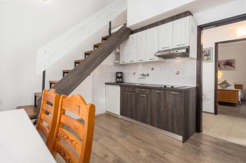 Apartments with parking space Porec - 7154