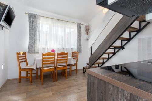 Apartments with parking space Porec - 7154