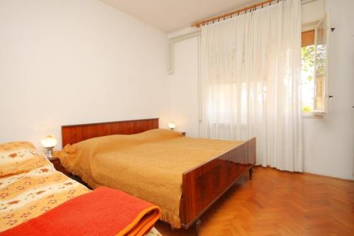 Postel nebo postele na pokoji v ubytování Apartments with a parking space Umag - 7110