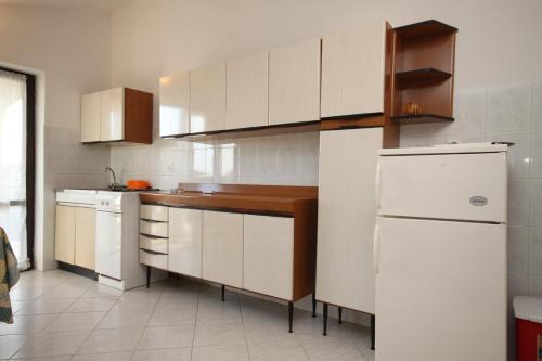 Apartments with a parking space Umag - 7094