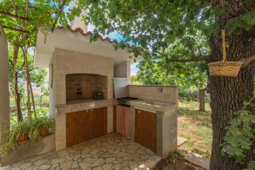 Η κουζίνα ή μικρή κουζίνα στο Apartments with parking space Kukci, Porec - 7166