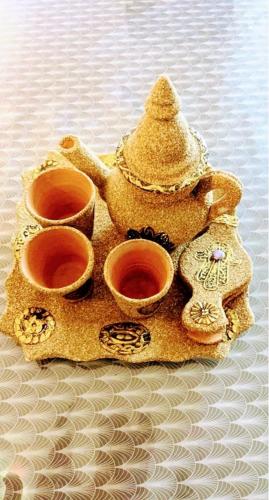 a group of three cups sitting on a table at Charmante maison au calme in Sainte-Maure