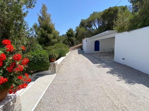Φωτογραφία από το άλμπουμ του RETREAT VILLA BY THE SEA WITH POOL IN PORTO HELI στο Πόρτο Χέλι