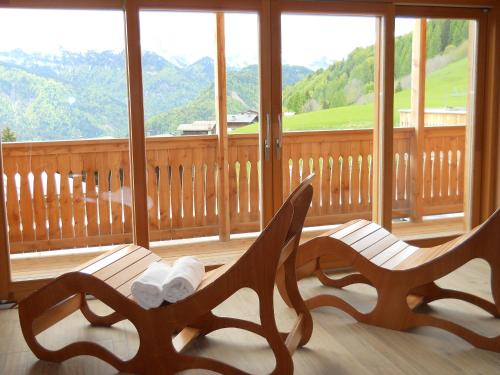 a room with two towels on a bench in front of a window at Albergo Riglarhaus in Sauris
