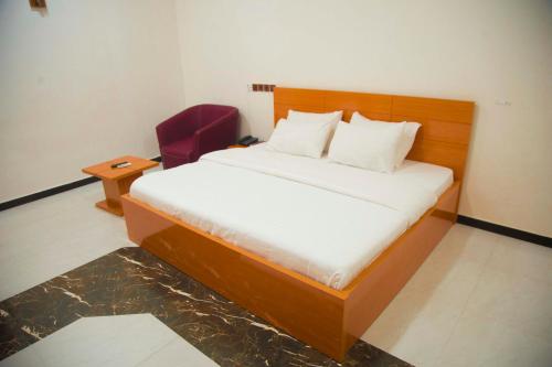 Ένα ή περισσότερα κρεβάτια σε δωμάτιο στο Havilah Towers Hotel Ltd
