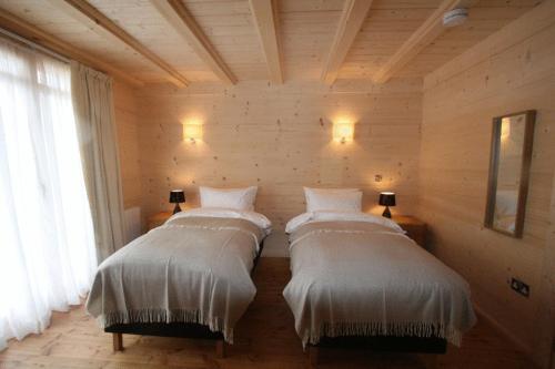a room with two beds in a room with windows at Pandy B&B in Dorstone