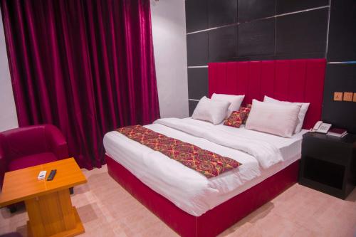 Ένα ή περισσότερα κρεβάτια σε δωμάτιο στο Havilah Towers Hotel Ltd