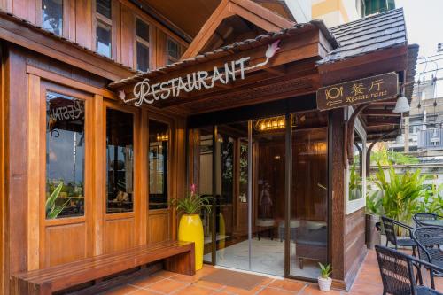 a restaurant with a sign on the front of it at True Siam Phayathai Hotel in Bangkok