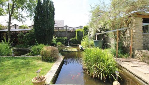 Taman di luar Gite avec piscine et bain nordique proche des plages du débarquement