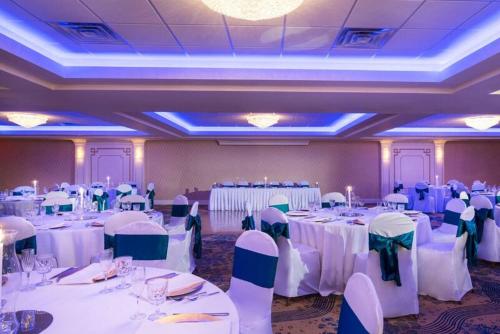 a banquet hall with white tables and white chairs at Holiday Inn Columbia East-Jessup by IHG in Jessup