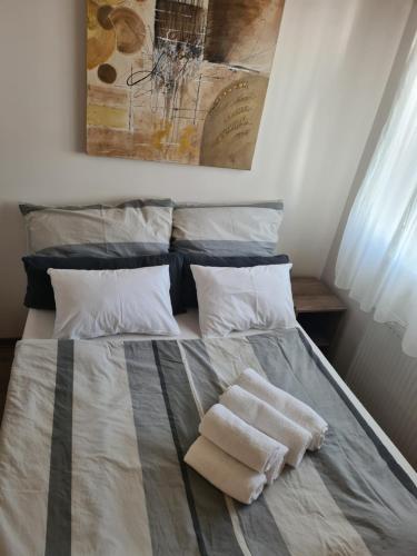 a bed with two towels sitting on top of it at Apartman Majaa in Banja Koviljača