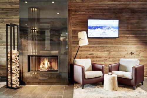 a living room filled with furniture and a fire place at Sonja Alpine Resort in Piesendorf