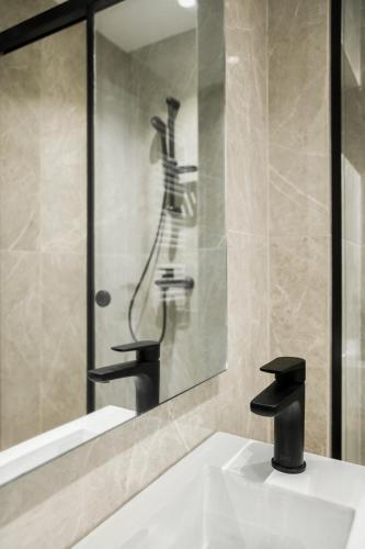 Ultra Chic Modern 4 Bedrooms Apartment in Athens