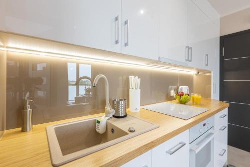 Kuchyňa alebo kuchynka v ubytovaní Apartament Plaża