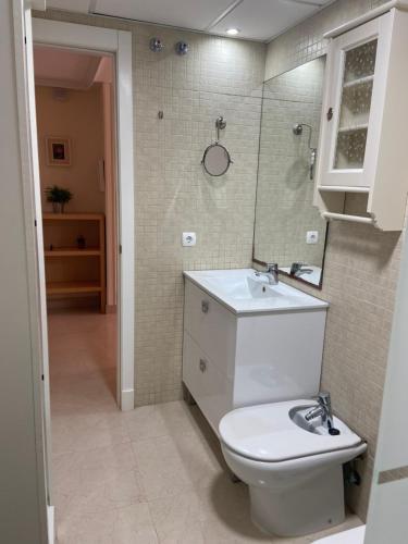 A bathroom at Lupe Villa Romana